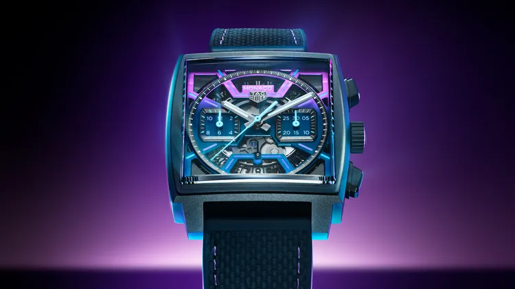 泰格豪雅推出TAG Heuer Monaco镂空计时腕表「电光紫」限量版。品牌提供