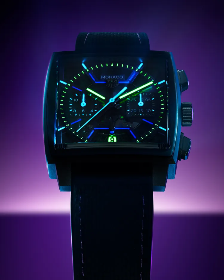 TAG Heuer Monaco鏤空計時腕錶「電光紫」限量版。品牌提供