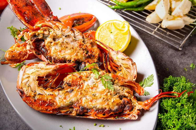 INGE’S Bar&Grill優惠餐點「蒜香奶油波士頓龍蝦」。台北萬豪提供