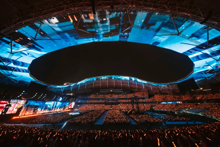 五月天的魅力，讓台下座無虛席。相信音樂提供