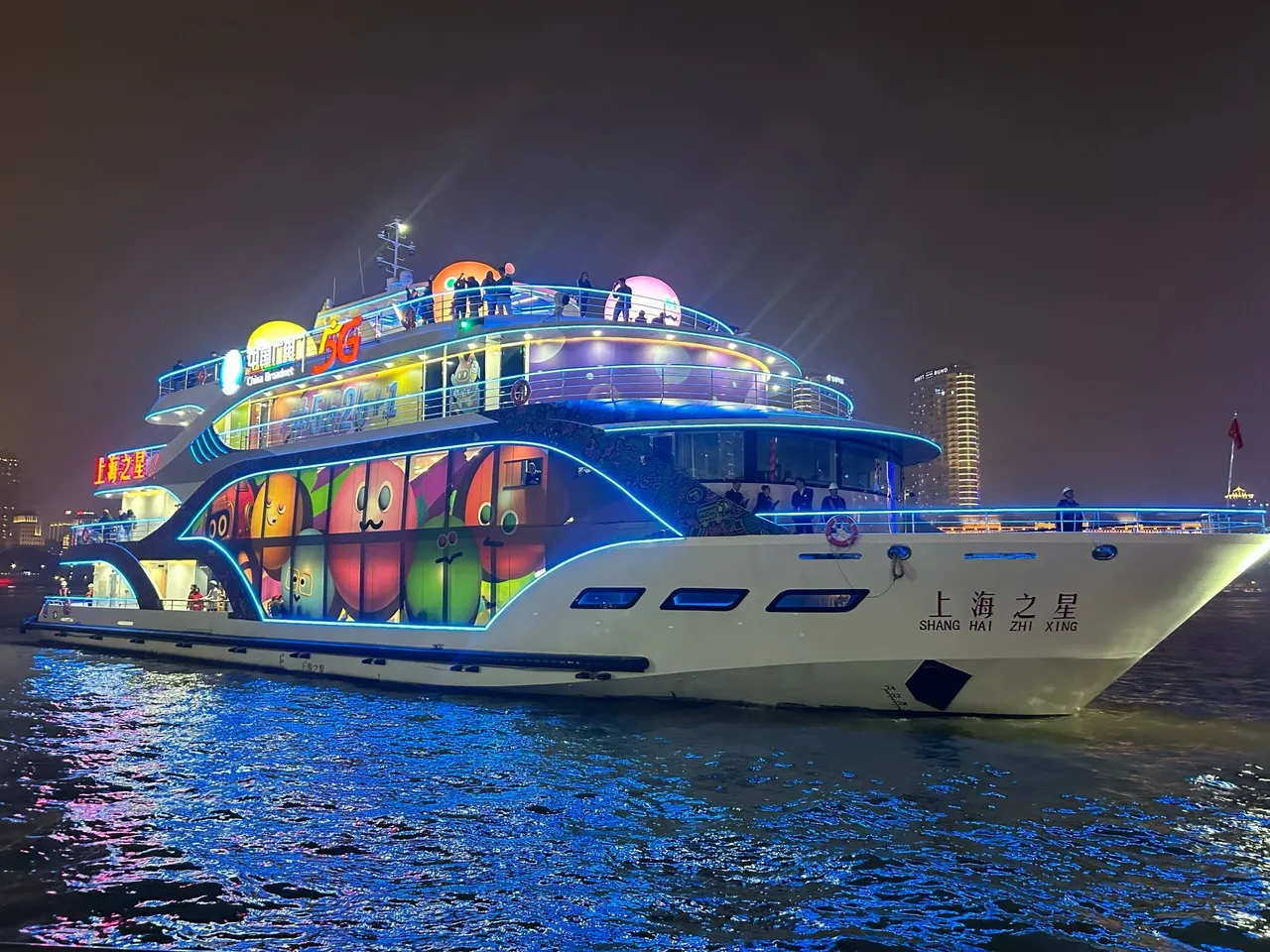 移动的水上游轮陪五迷狂欢。相信音乐提供