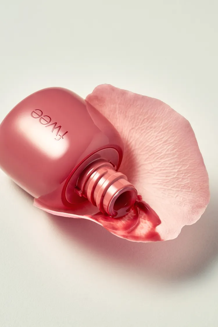 fwee玫瑰心動鎖色唇露，540元。品牌提供