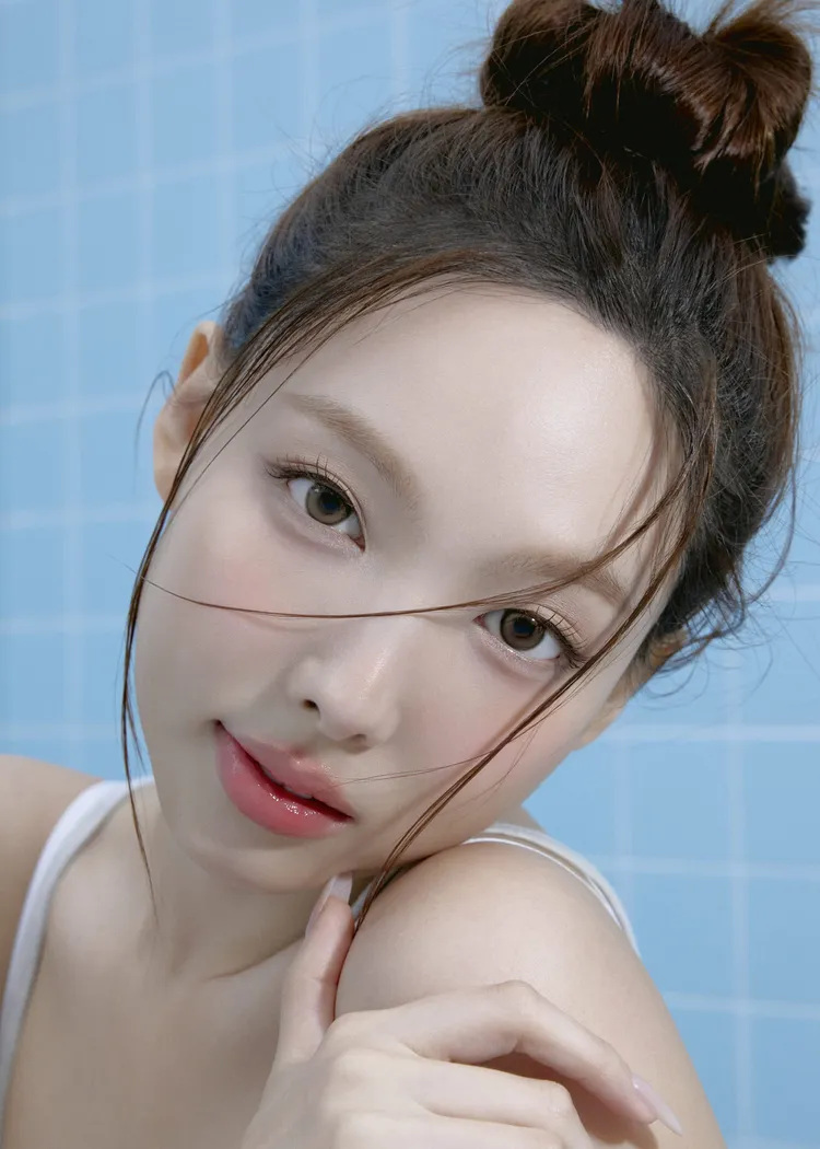 Twice成員娜璉成為fwee品牌代言人。品牌提供