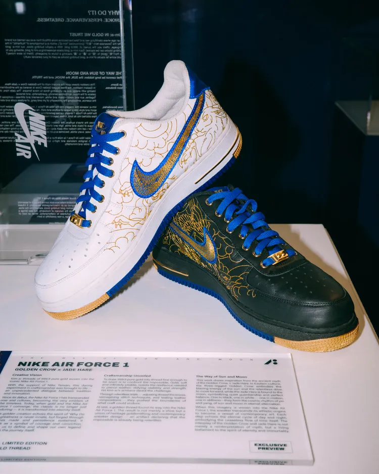 台灣潮流黃金品牌kim-a運用超過1公斤的純金，打造出閃閃發光的「黃金鞋」。品牌提供