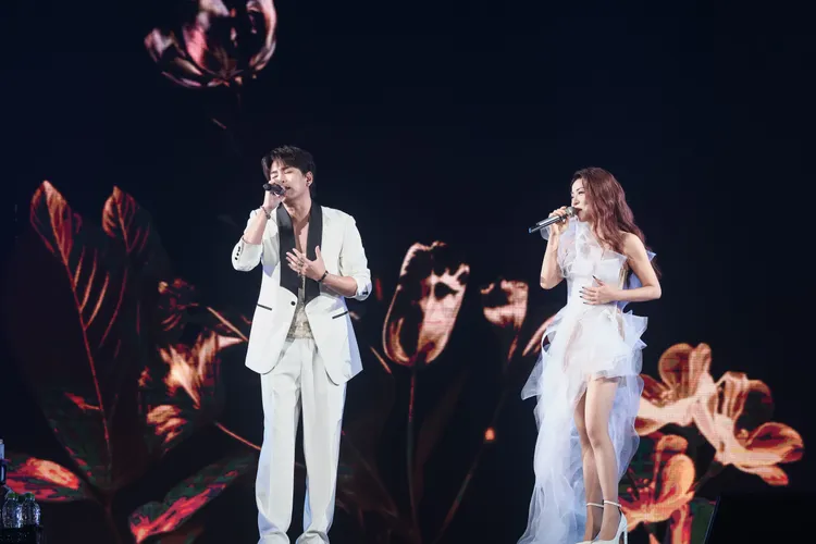 丁当（右）台北场邀来阿弟合唱新歌《可以是朋友》，点阅破200万。相信音乐提供