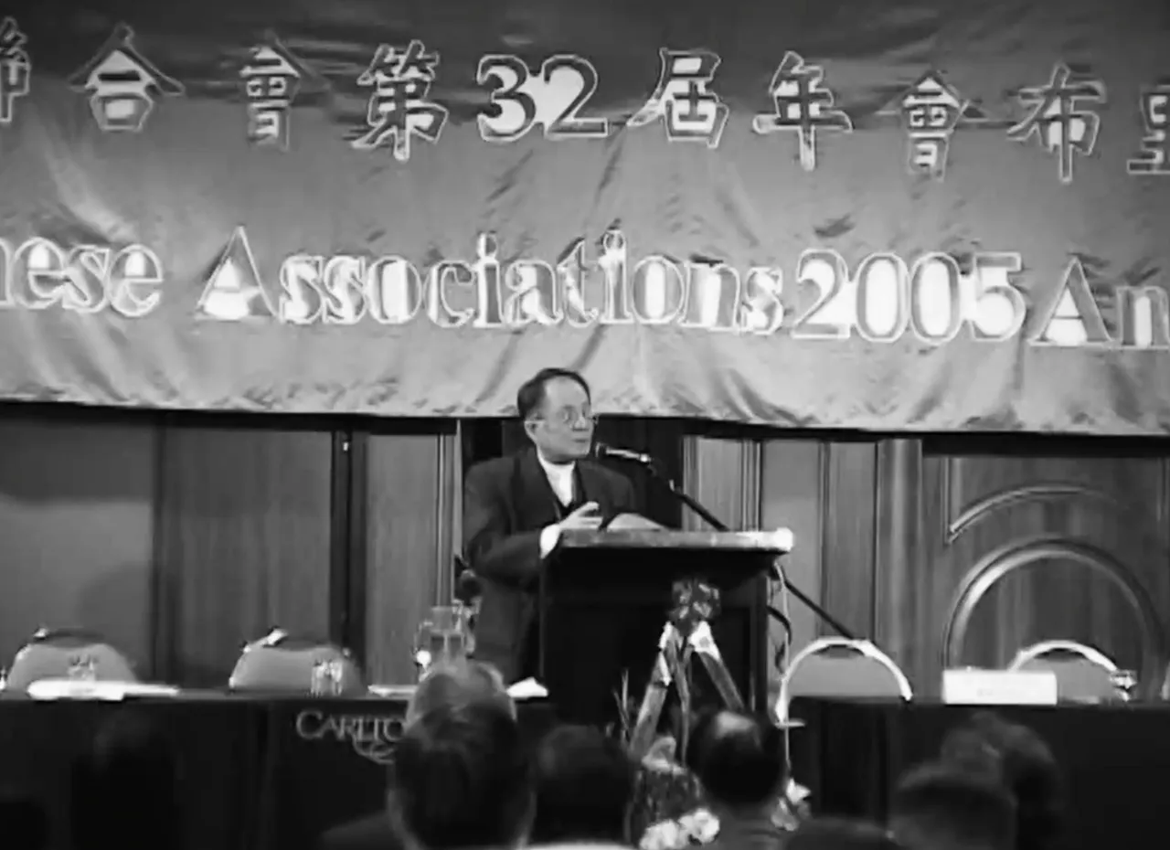 不论身处海外或台湾，邱垂亮都心系台湾的民主发展。牵猴子提供