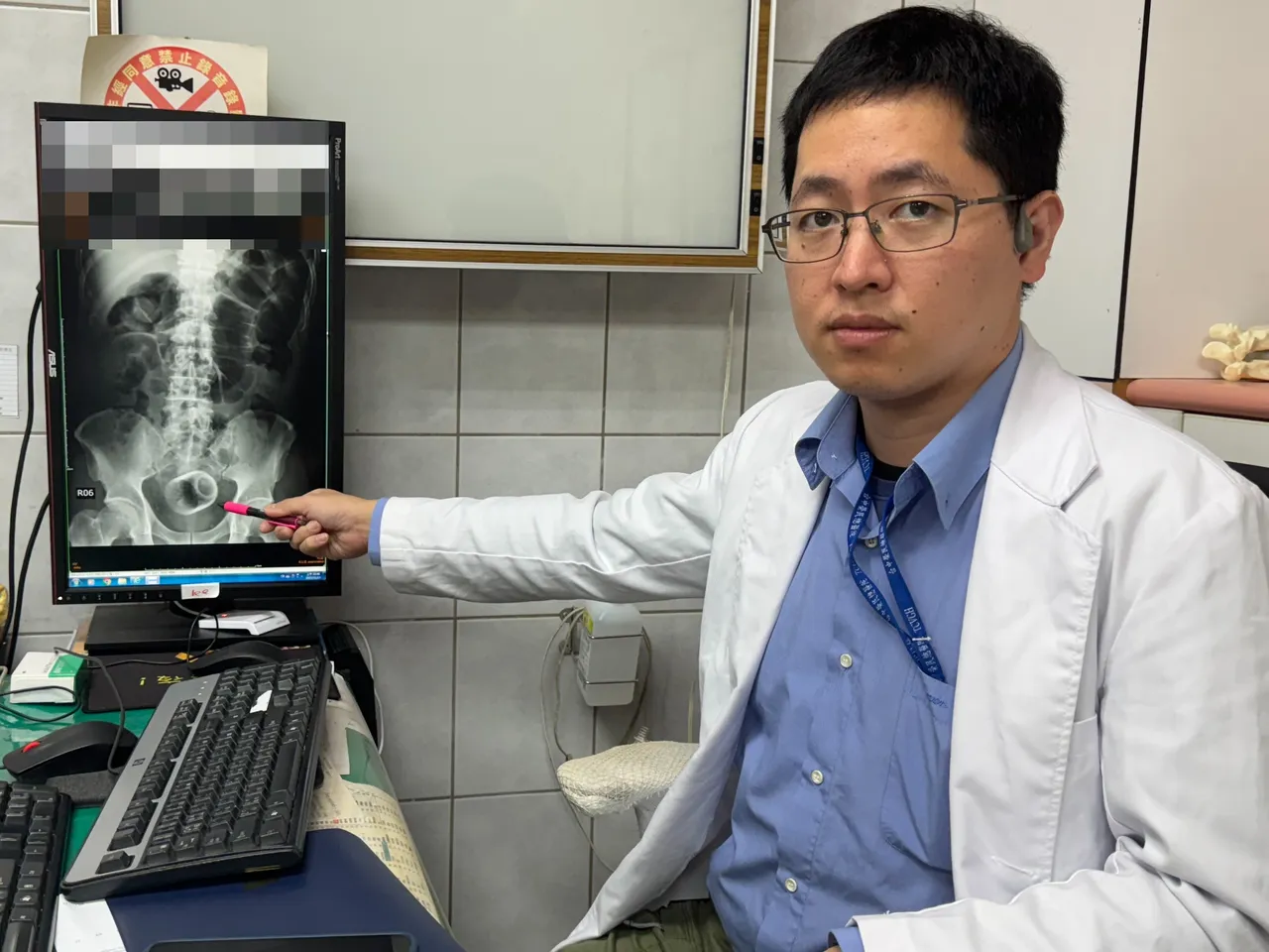 外科医师吴坤达说，肛门塞异物恐引发腹腔感染，并发腹膜炎，有致死的危险。李综合提供