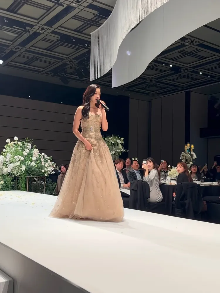 新娘擔任婚禮歌手。翻攝造型師IG