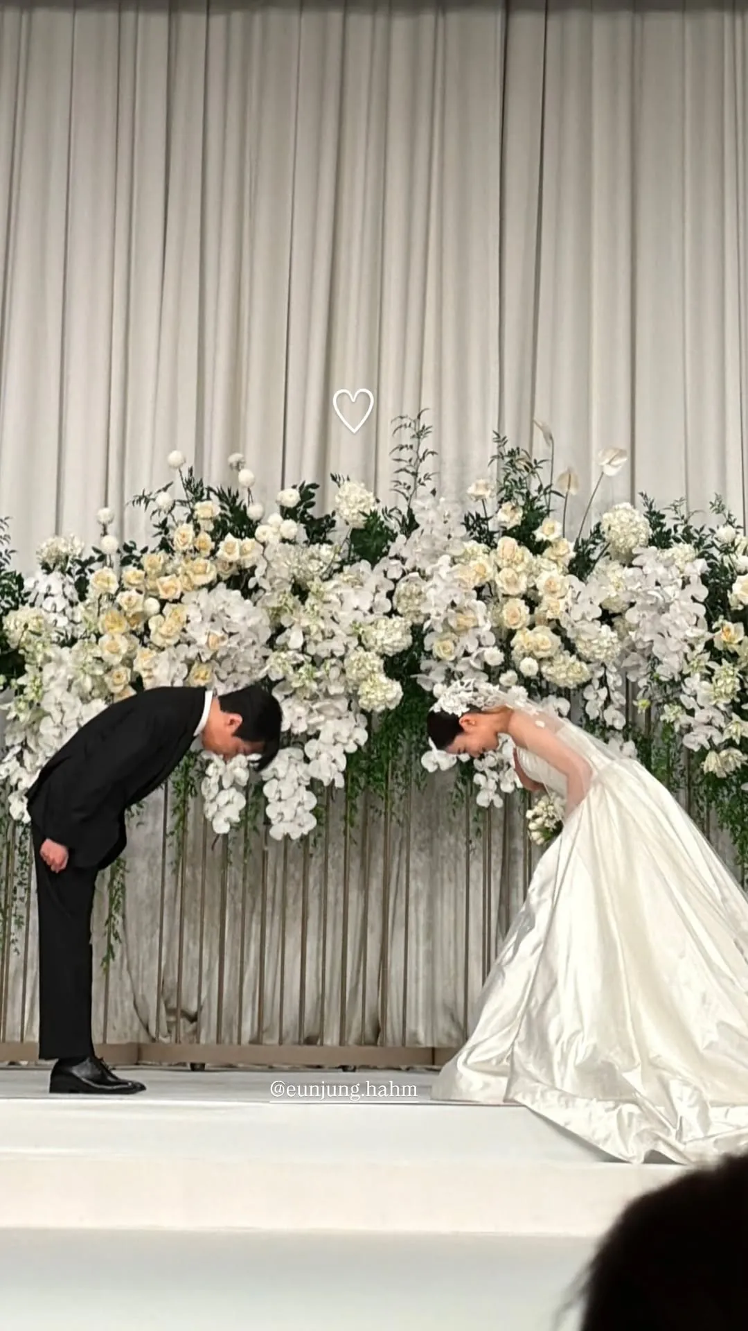 孝敏分享新人夫妻交拜。翻攝孝敏IG