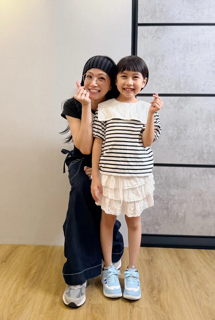 李千娜（左）合體紅豆妹。寬宏藝術X環球音樂提供