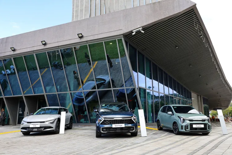 現場展示多款Kia人氣車款。業者提供