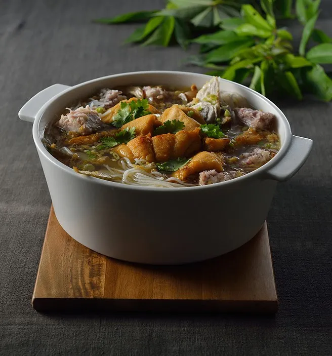 台北美福「万万BOOK超值飨宴」凭发票金额满1万元，即赠兑换券乙张，可兑换米香台菜餐厅「白鲳芋头米粉」，价值4200元+10%。台北美福大饭店提供