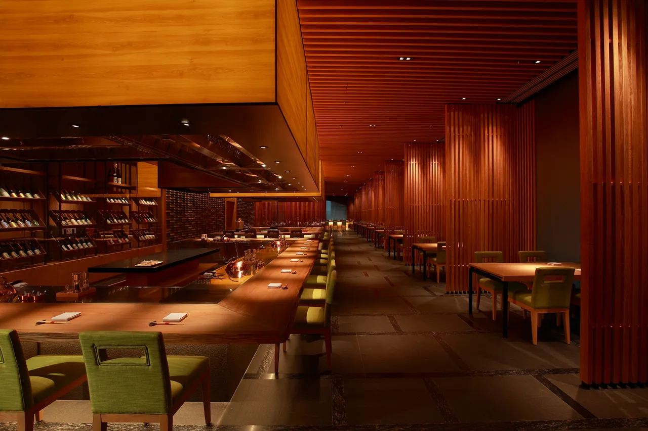 台北美福「万万BOOK超值飨宴」凭发票金额满1万元，即赠兑换券乙张，可兑换晴山日本料理「A5和牛火锅肉盘」，价值4800元+10%。台北美福大饭店提供