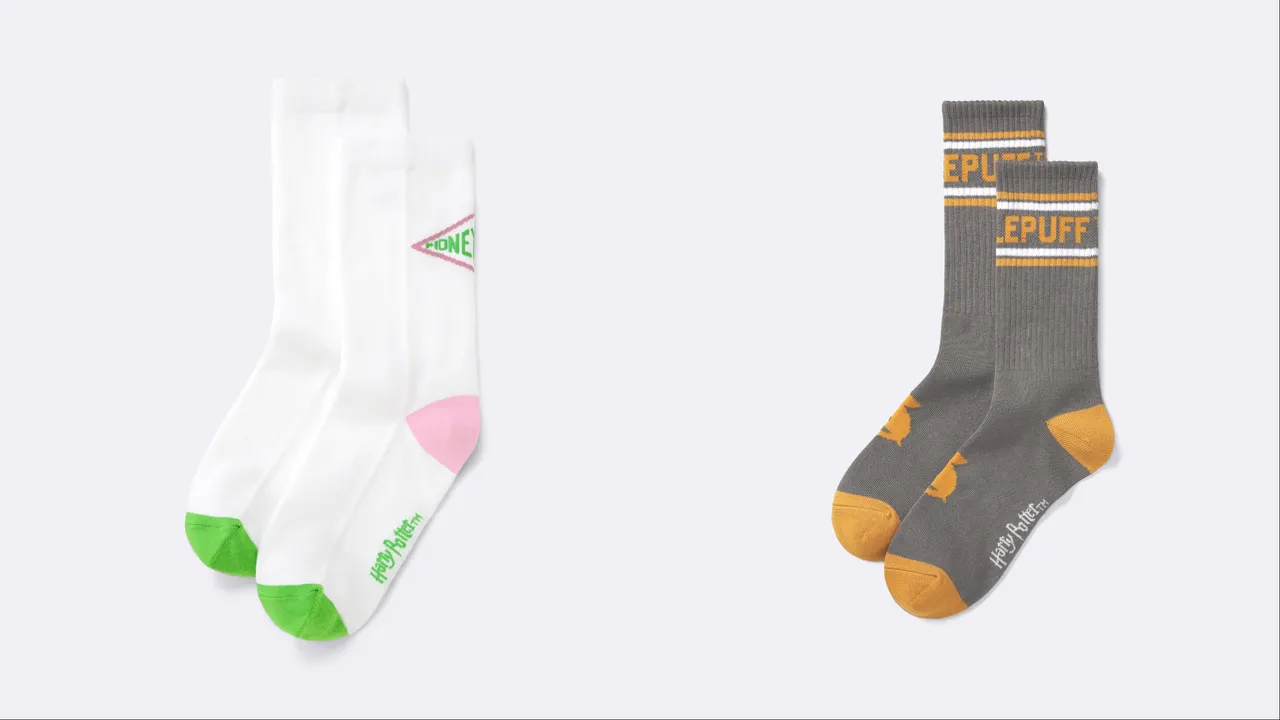 GU《哈利波特》联名女装中筒袜（左）、男装袜子（右），各150元。品牌提供
