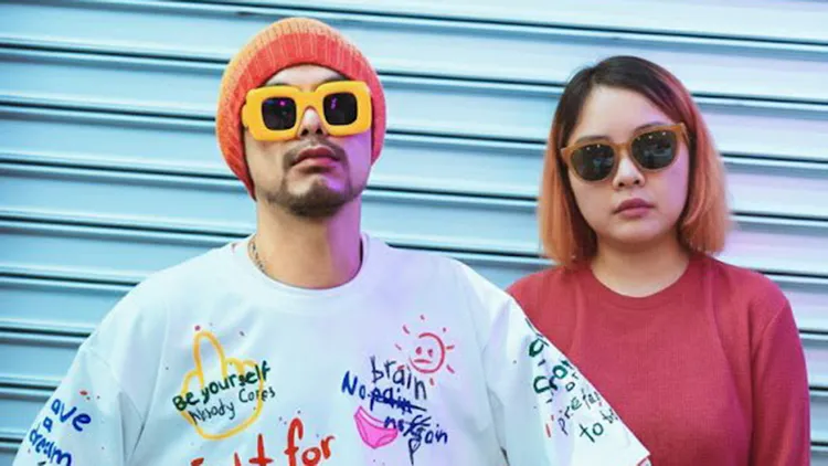 Alice发出一张与黄明志同框的合成照，宣称多次拒绝黄明志邀请。翻摄自Alice脸书