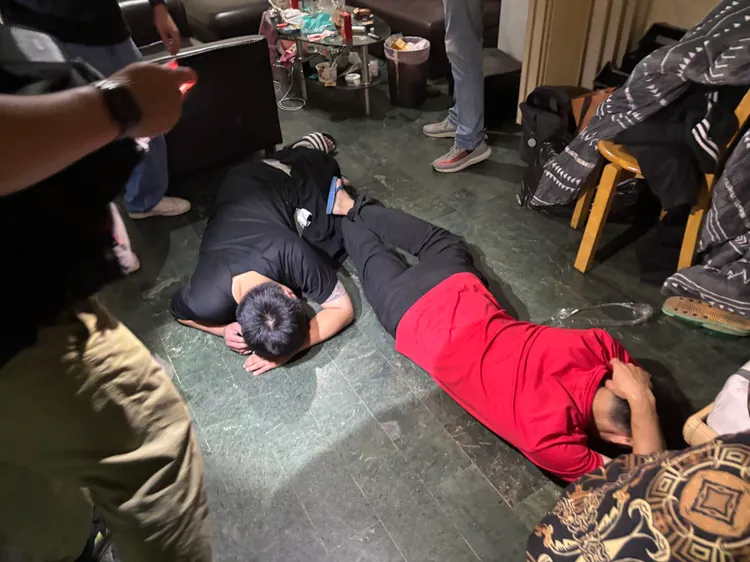 自称天道盟正义会的沈男等人组织贩毒集团。翻摄画面