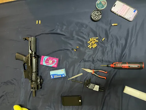 通緝犯潛逃半年躲南投埔里　持QC10衝鋒長槍！北市刑大攻堅逮人