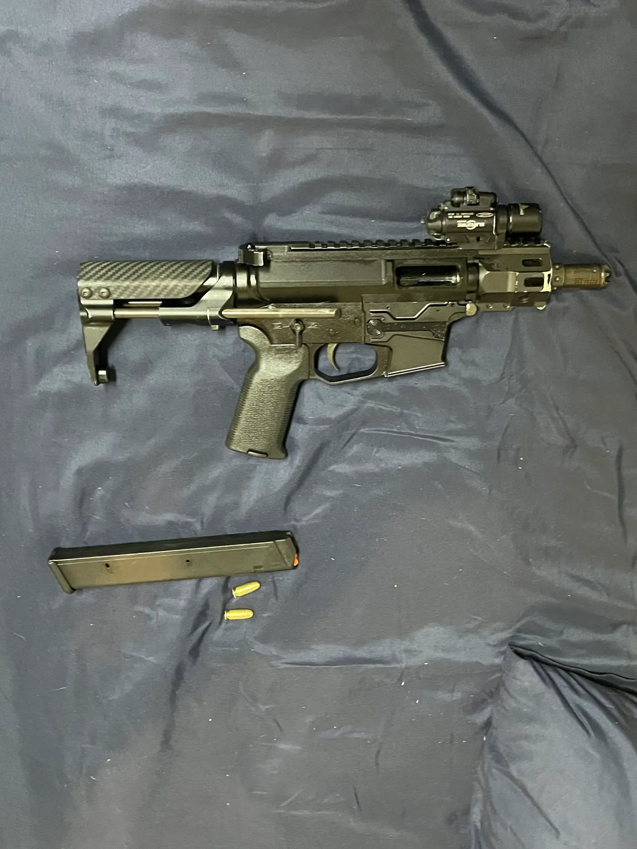 警方查扣製式QC10衝鋒長槍。翻攝畫面