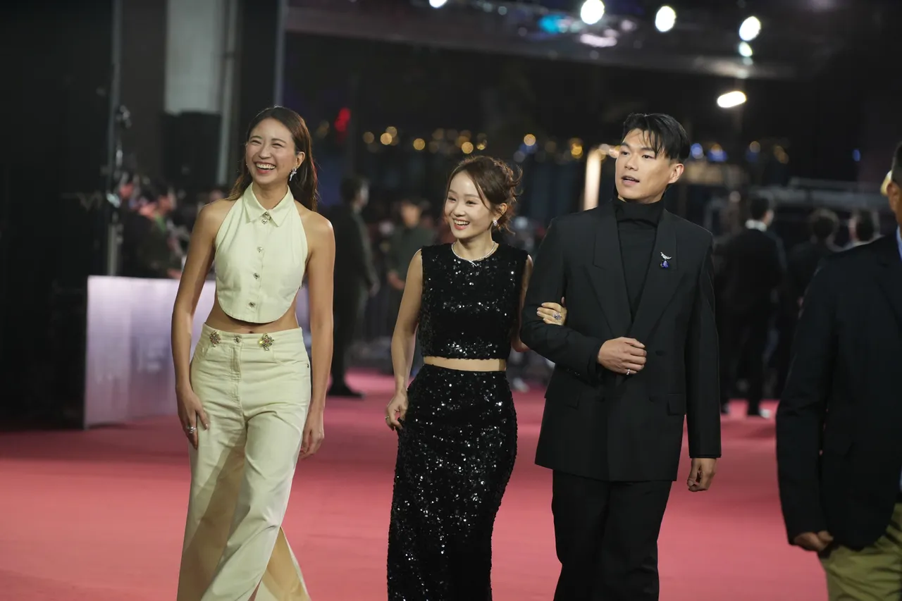 9m88（左1）與方郁婷（中）。金馬提供