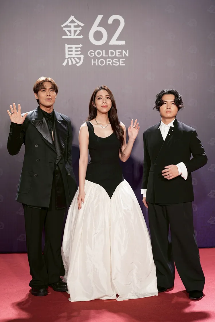 告五人。攝影中心攝