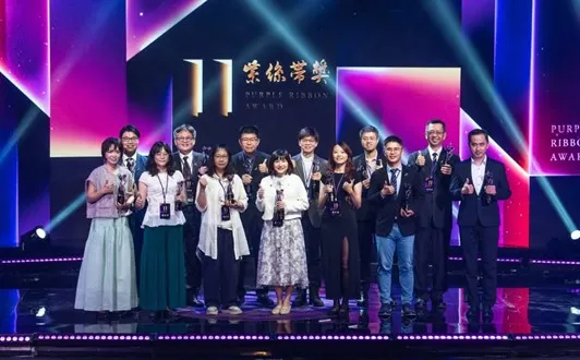 紫丝带得主大合照。桥检提供