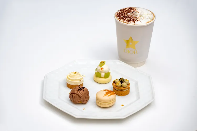 Dior奇幻星願咖啡廳米其林餐廳侯布雄（Joël Robuchon）限定甜點 
。品牌提供