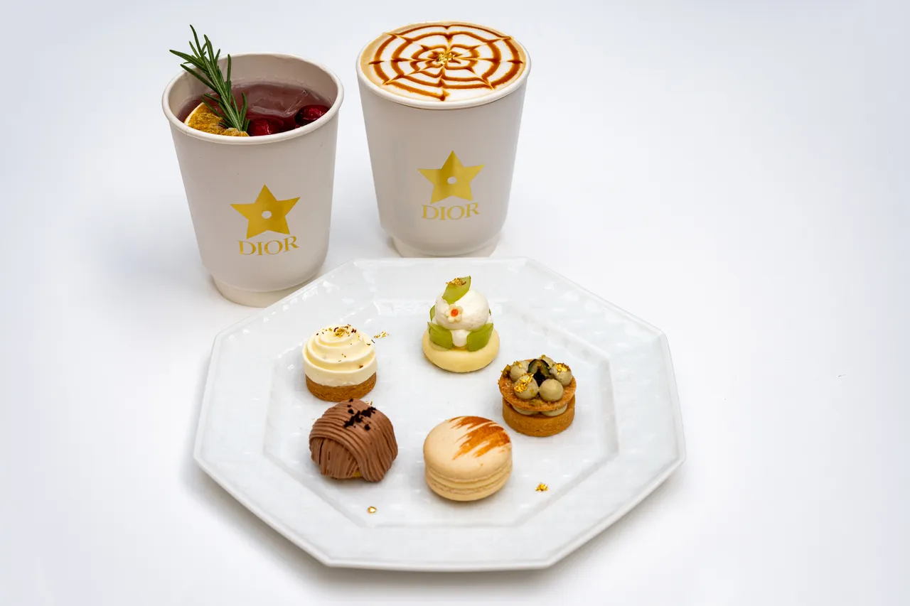 Dior奇幻星愿咖啡厅米其林餐厅侯布雄（Joël Robuchon）限定甜点 
。品牌提供
