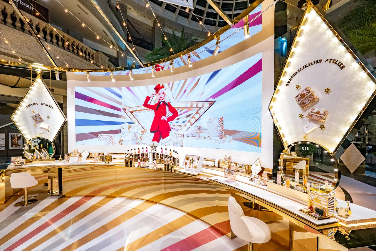 2025迪奥奇幻星愿限定快闪店试妆区。品牌提供