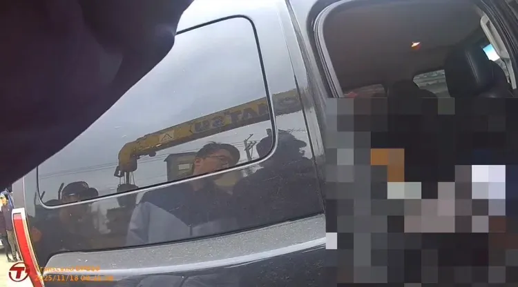 吉普车后座倒卧一男子已死亡。警方提供