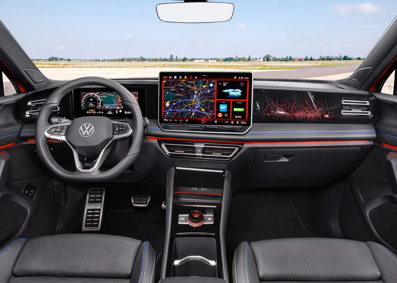 VW新世代Tiguan座舱导入更大尺寸的中控触控萤幕与数位仪表，并搭载最新MIB4多媒体系统。业者提供