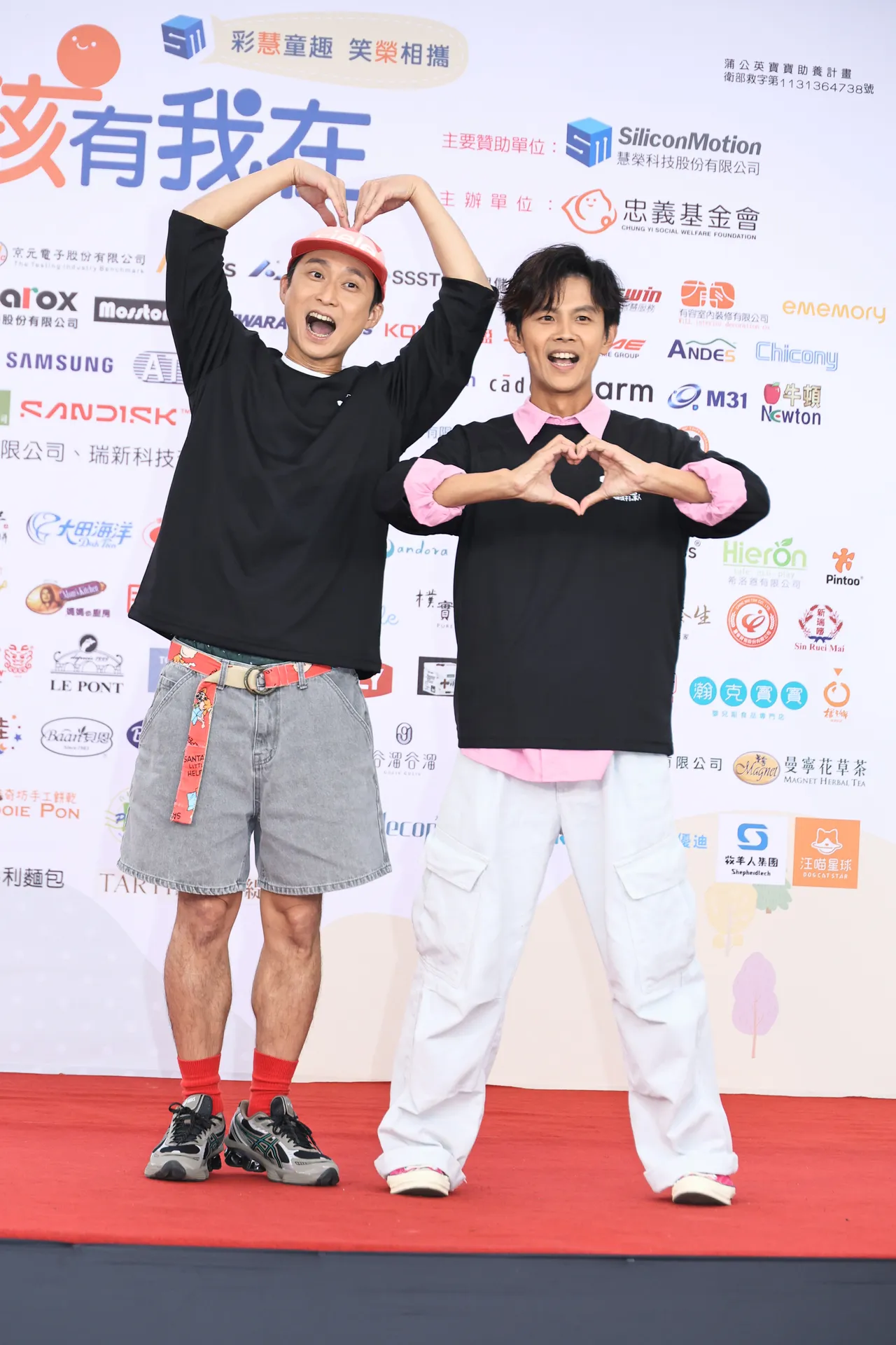 浩子（右）、阿翔今天出席公益活动。彭欣伟摄