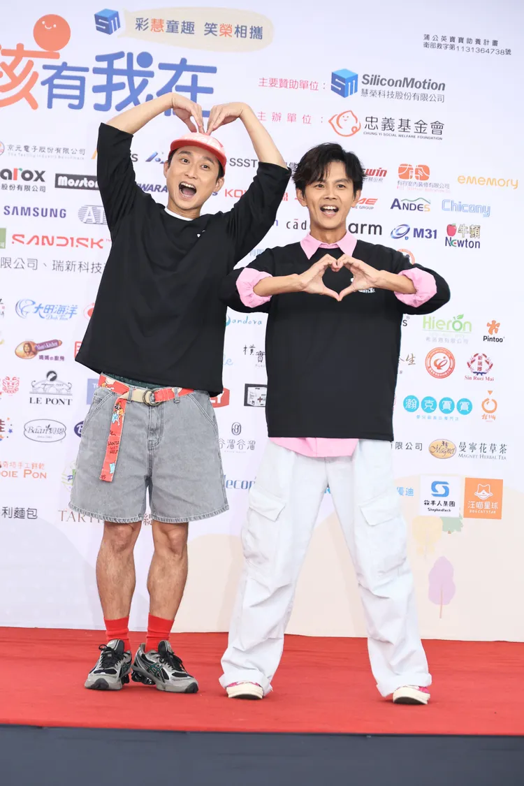 浩子（右）、阿翔今天出席公益活動。彭欣偉攝