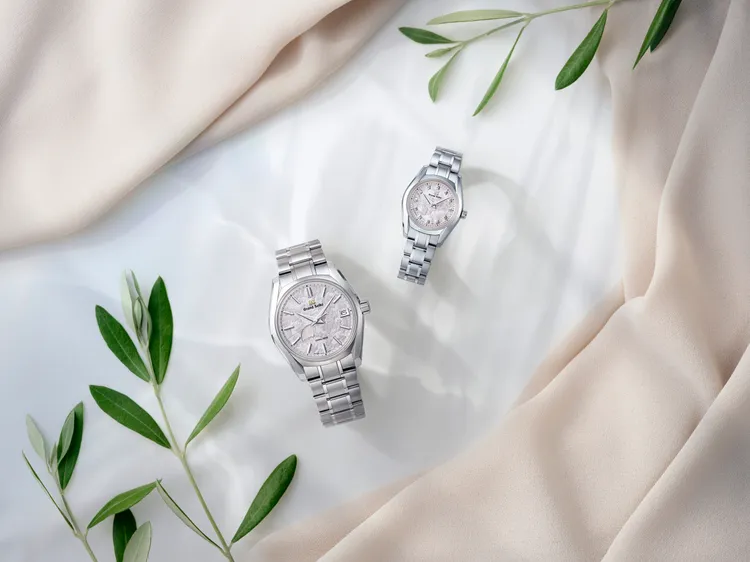 「花筏粉櫻」石英錶靈感來自櫻花花瓣從枝頭飄落於河面之上所呈現的靜謐氛圍。品牌提供
