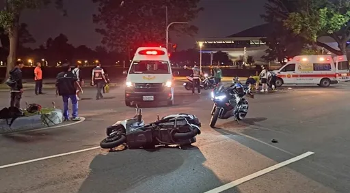 高雄凤山骑士不明原因偏左行驶！遭后车擦撞头部重伤不治