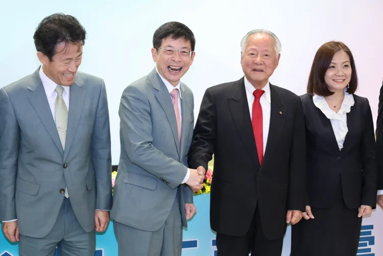 玉山金控及三商美邦人壽今晚共同主持聯合記者會宣布雙方合意併購。莊宗達攝