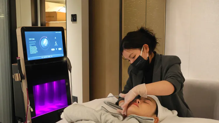 英国水飞梭-超清秀成秋冬新宠，也是敏感肌保养选择。