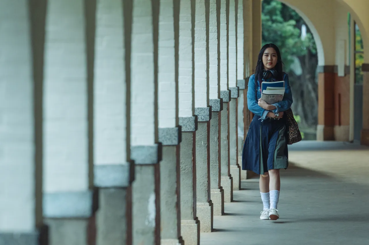 Emma会和李进良分享拍戏心得。六鱼文创提供