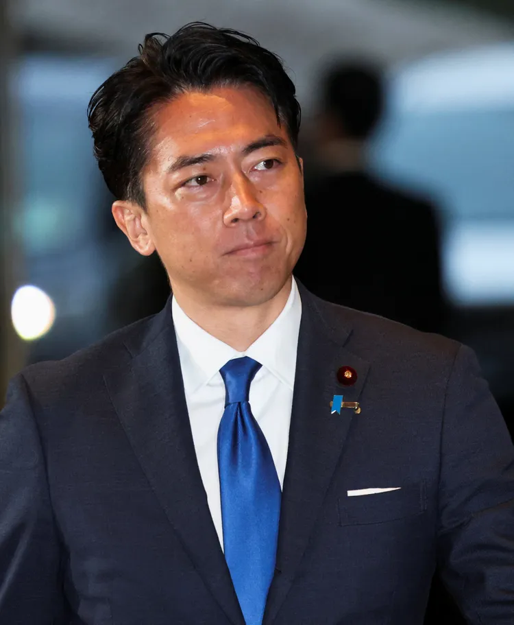 新任防衛大臣小泉進次郎終於出動自衛隊。路透