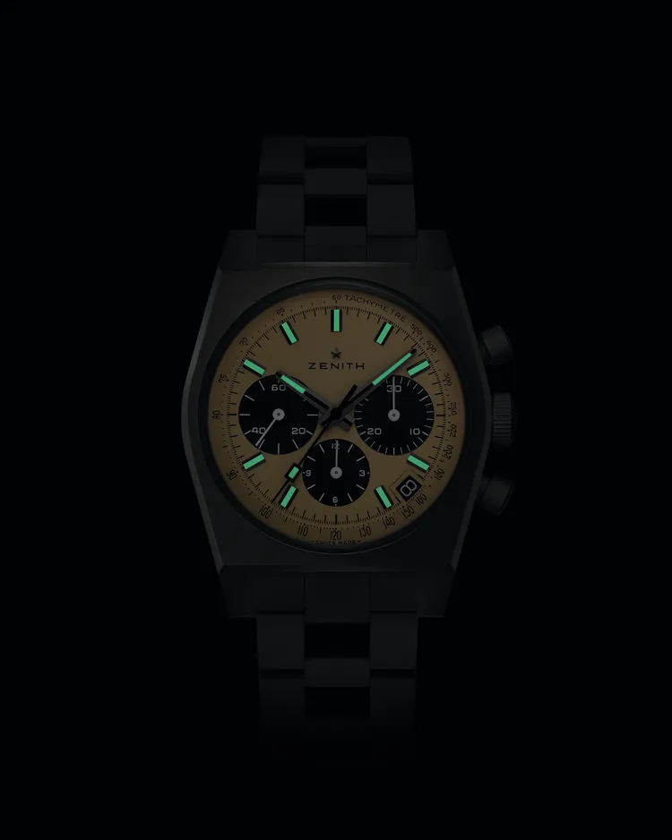 ZENITH CHRONOMASTER Revival Daisuke Jigen次元大介限量版，37mm，微噴砂鈦金屬錶殼，米色錶盤配黑色計時小錶盤，微噴砂鈦金屬「階梯式」錶鍊，El Primero 400自動計時機芯，動力儲存50小時，防水深度50米，限量200只，38萬8500元。品牌提供