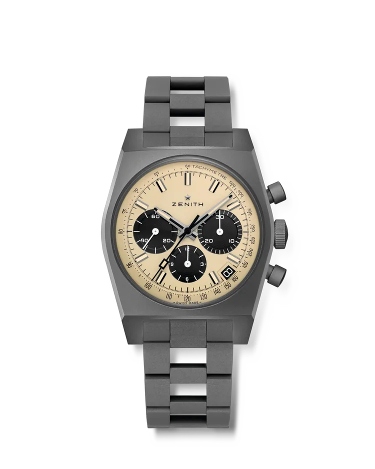 ZENITH CHRONOMASTER Revival Daisuke Jigen次元大介限量版，37mm，微噴砂鈦金屬錶殼，米色錶盤配黑色計時小錶盤，微噴砂鈦金屬「階梯式」錶鍊，El Primero 400自動計時機芯，動力儲存50小時，防水深度50米，限量200只，38萬8500元。品牌提供