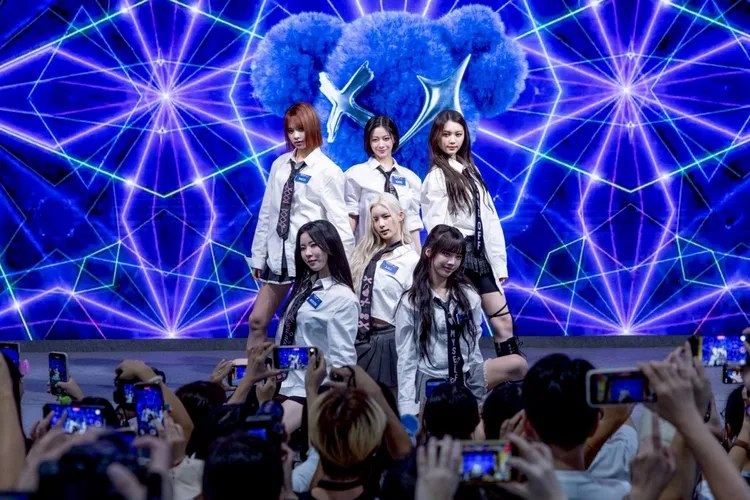 韓國館邀請人氣女團幻藍小熊（GENBLUE）現場登台演出，掀起現場高潮。台灣觀光協會提供