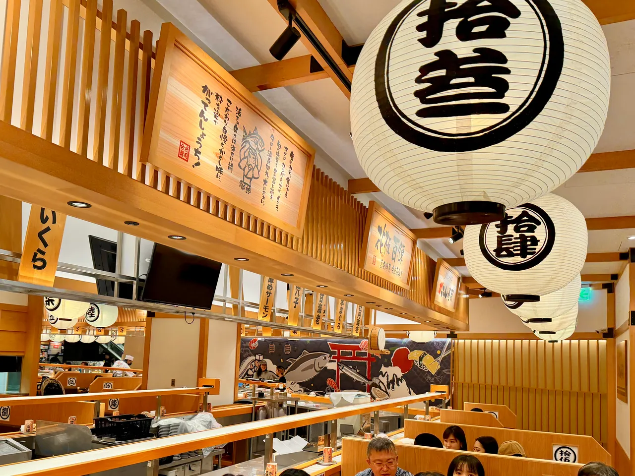 合点寿司热销前3名品项，于台北京站单店单品每月最高卖出3000份。庄伟祺摄