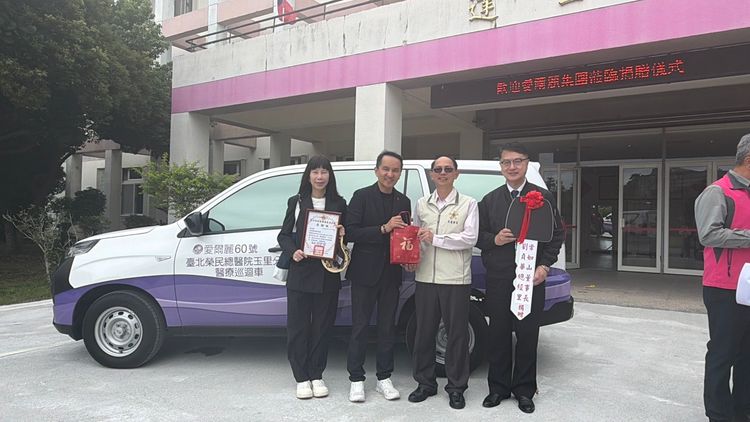 跟著總裁跑！愛爾麗常如山讚他們是「第一代鏟子超人」　慨捐交通車讓「醫療不中斷」