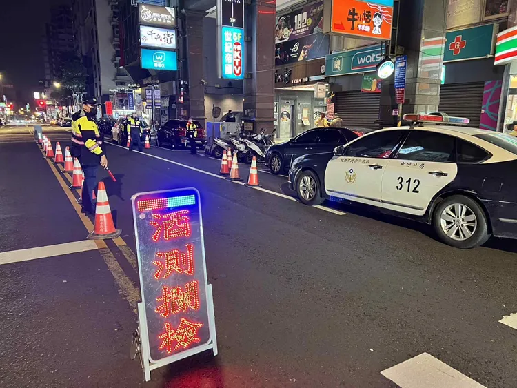 桃警执行酒驾大执法专案。交通大队提供