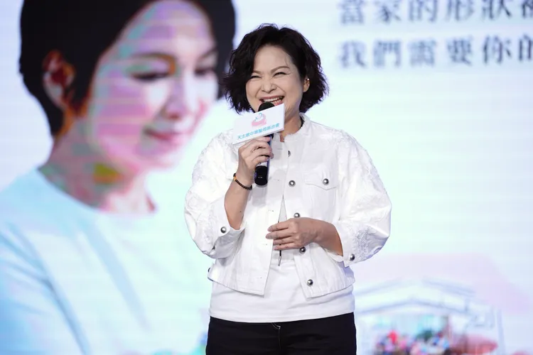 楊貴媚出席活動被問時事題。彭欣偉攝影