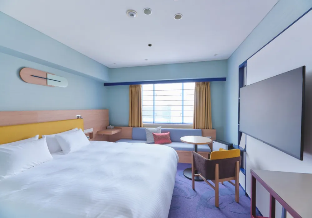 融合现代舒适与京都风情的京都八条都饭店，位于京都车站正对面，交通极佳。Trip.com官网提供