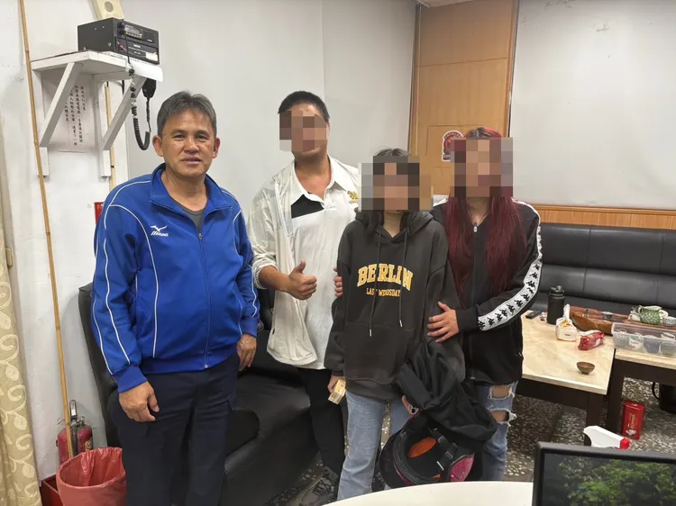警方通报家人前来领回少女。大溪警分局提供
