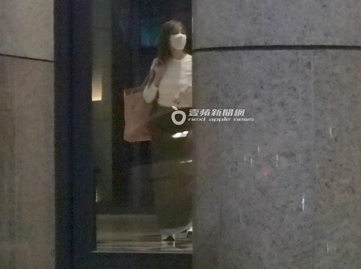 王心凌返回松山区的「好孕宅」。特勤中心摄