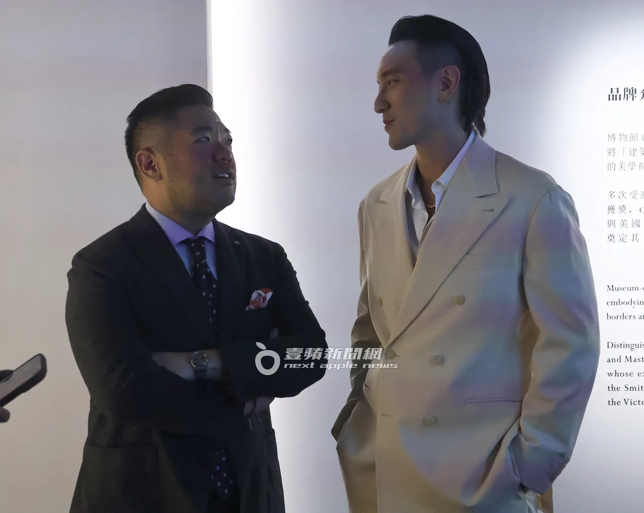 王阳明(右)遇到好友,全程英文交流,洋派十足。特勤中心摄