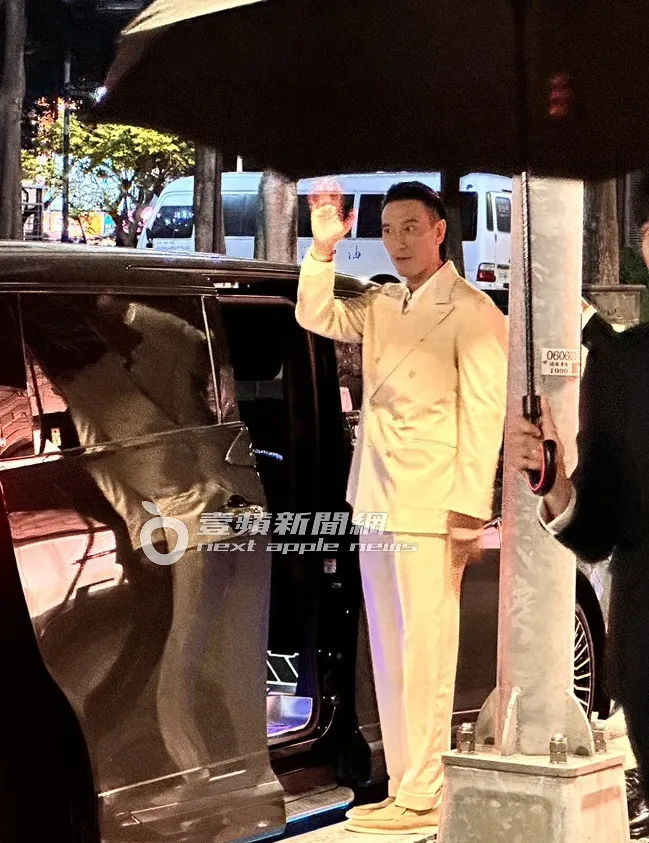 开幕酒会结束后,王阳明搭著自家保母车离去。特勤中心摄